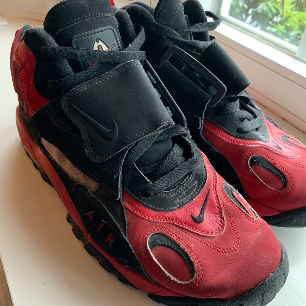 Nike Men’s basketball sneakers